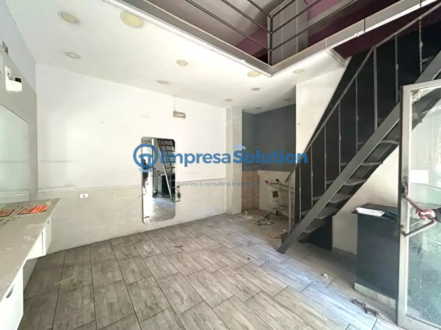 Immagine 7 di Negozio in affitto  in Via Francesco Florimo a Napoli