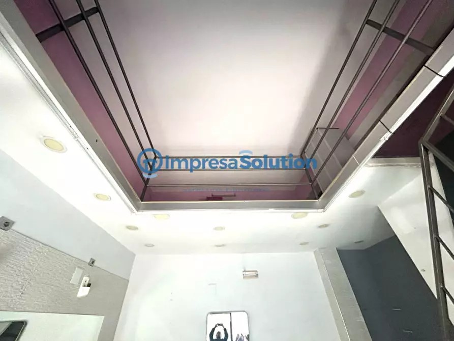 Immagine 8 di Negozio in affitto  in Via Francesco Florimo a Napoli