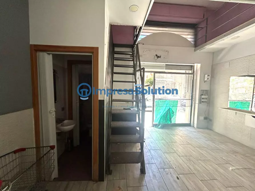 Immagine 9 di Negozio in affitto  in Via Francesco Florimo a Napoli