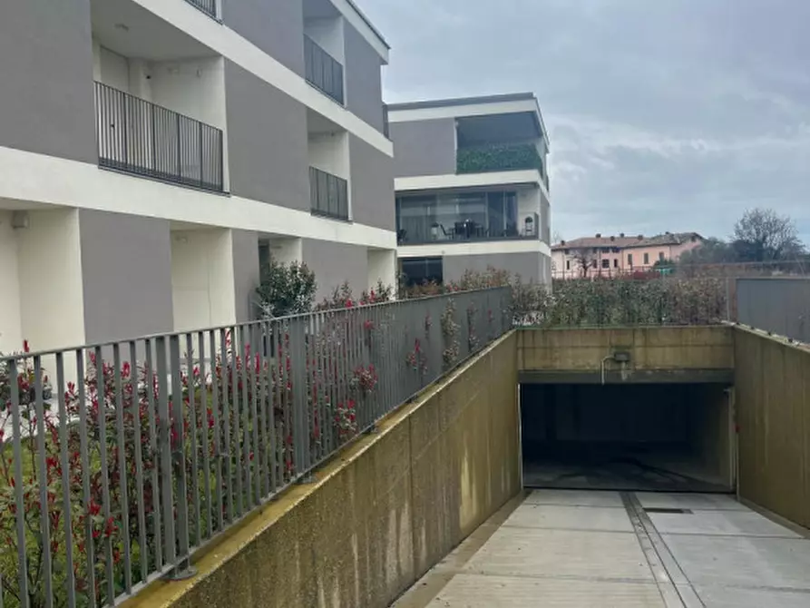 Immagine 1 di Garage in vendita  a Stezzano