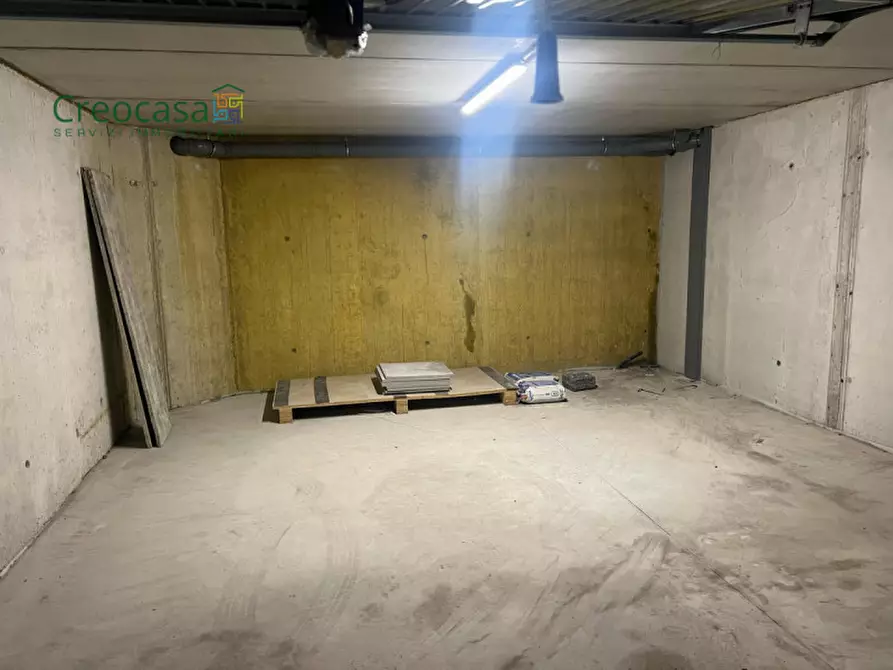 Immagine 2 di Garage in vendita  a Stezzano