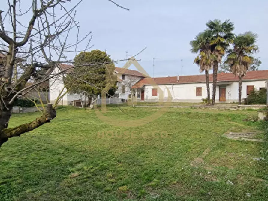 Immagine 23 di Villa in vendita  in Viale Petrarca a Vigevano