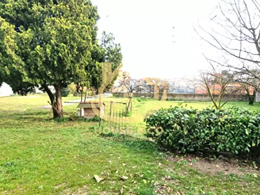 Immagine 25 di Villa in vendita  in Viale Petrarca a Vigevano