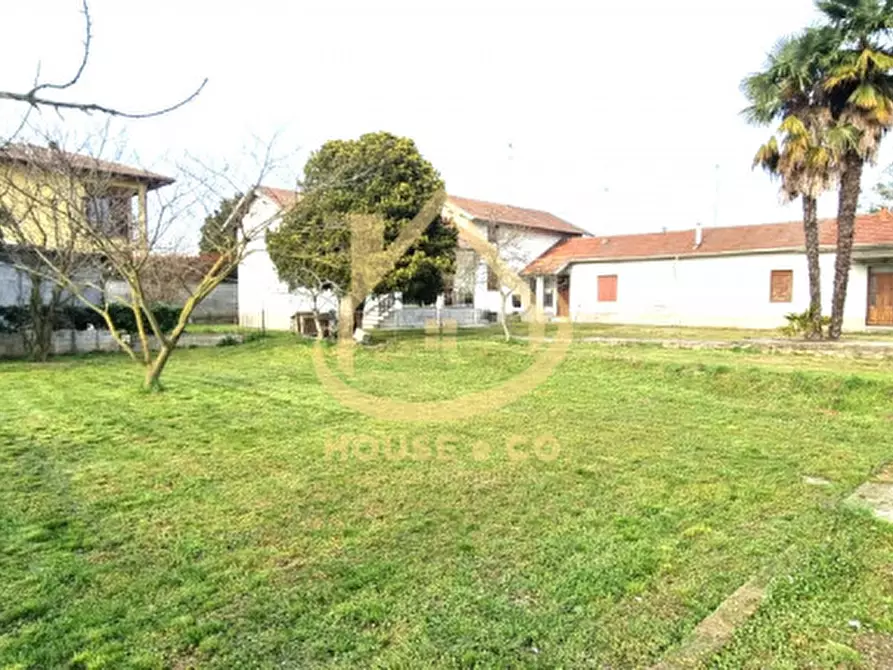 Immagine 26 di Villa in vendita  in Viale Petrarca a Vigevano
