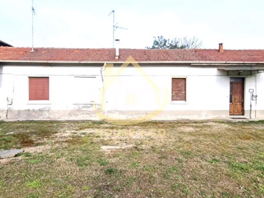 Immagine 31 di Villa in vendita  in Viale Petrarca a Vigevano