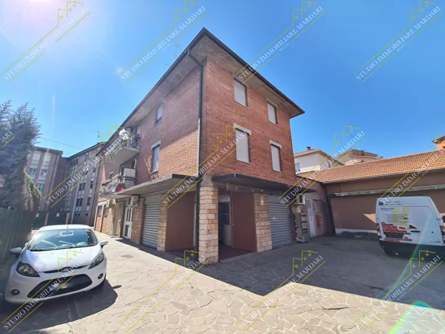 Immagine 2 di Negozio in affitto  in via rossini, 350 a Modena