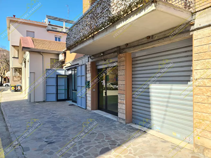 Immagine 3 di Negozio in affitto  in via rossini, 350 a Modena
