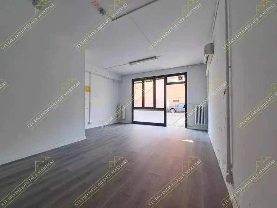 Immagine 9 di Negozio in affitto  in via rossini, 350 a Modena