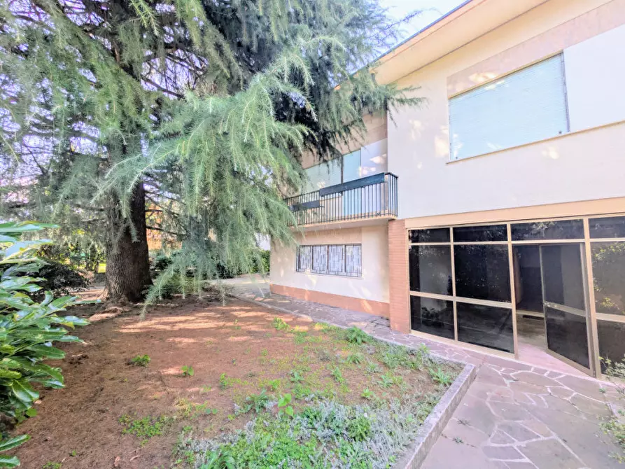 Immagine 1 di Casa bifamiliare in vendita  in Schio Via P. Lioy a Schio
