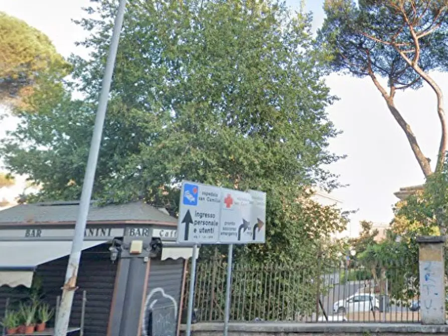 Immagine 2 di Negozio in vendita  in Via Circonvallazione Gianicolense a Roma