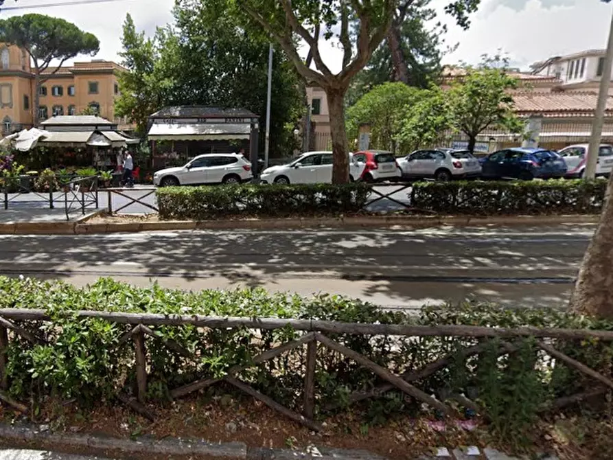 Immagine 3 di Negozio in vendita  in Via Circonvallazione Gianicolense a Roma