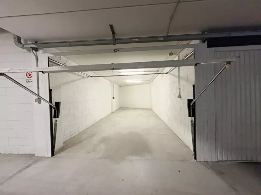 Immagine 1 di Garage in vendita  in Via Lago di Garda a San Bonifacio