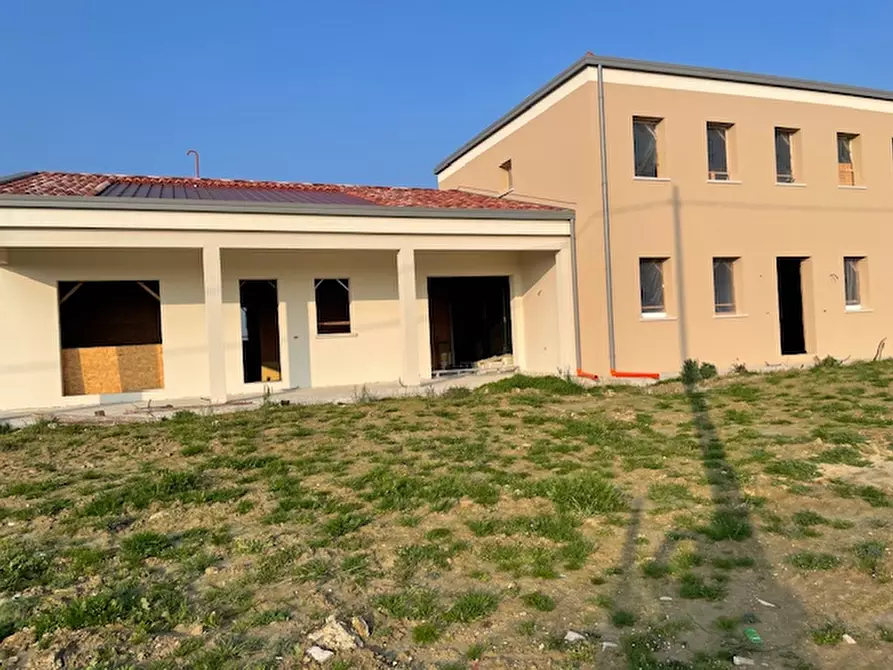 Immagine 1 di Casa bifamiliare in vendita  in via roma a Brugine