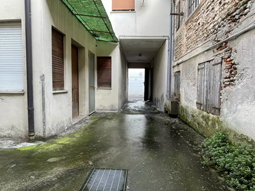 Immagine 20 di Palazzo in vendita  in via roma 16 a Rossano Veneto