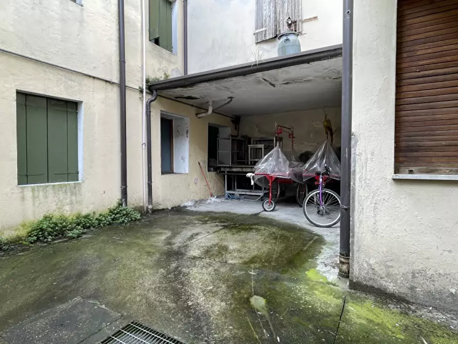 Immagine 22 di Palazzo in vendita  in via roma 16 a Rossano Veneto