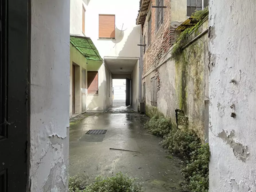 Immagine 23 di Palazzo in vendita  in via roma 16 a Rossano Veneto
