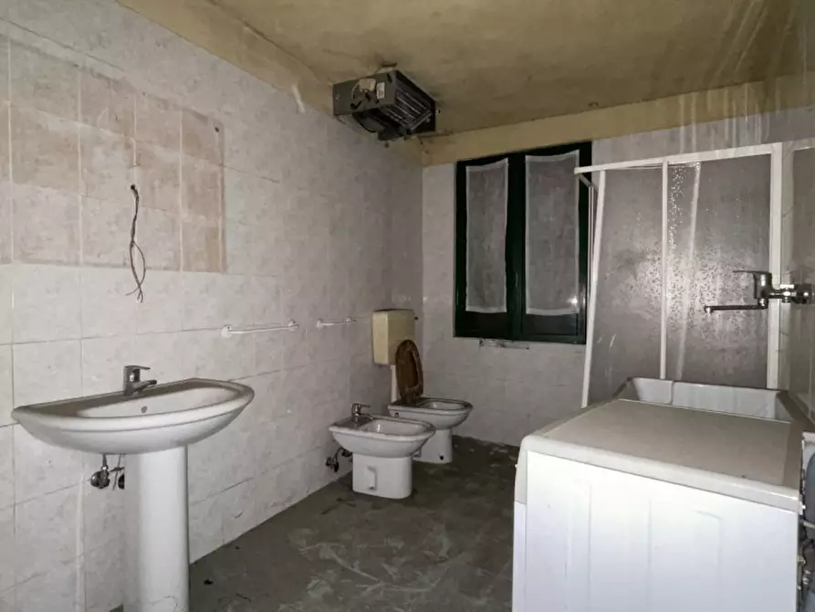 Immagine 24 di Palazzo in vendita  in via roma 16 a Rossano Veneto