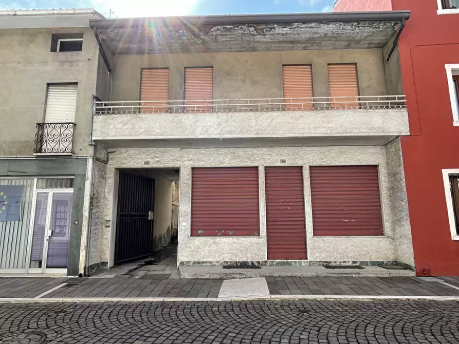 Immagine 32 di Palazzo in vendita  in via roma 16 a Rossano Veneto