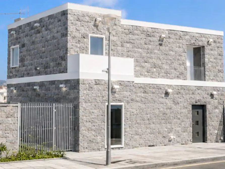 Immagine 1 di Villa in vendita  in Via Lava Troia n°16 a Torre Del Greco