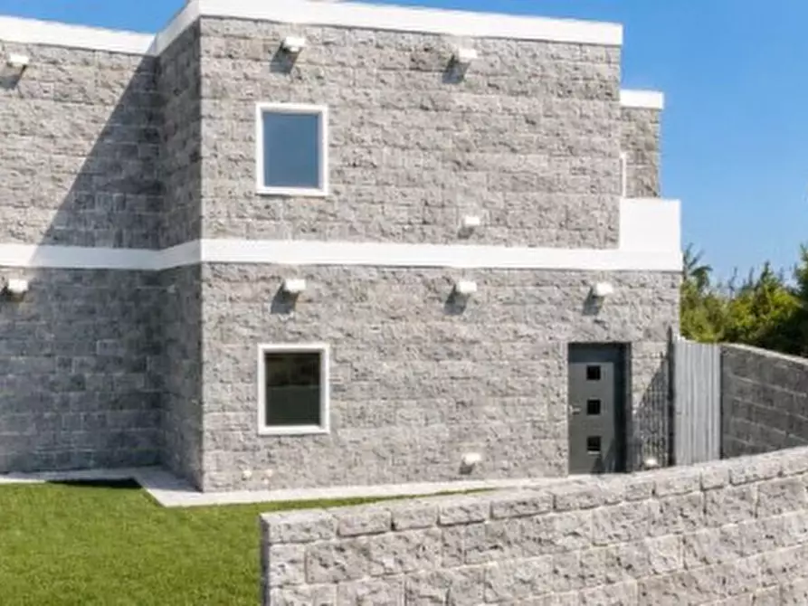 Immagine 14 di Villa in vendita  in Via Lava Troia n°16 a Torre Del Greco