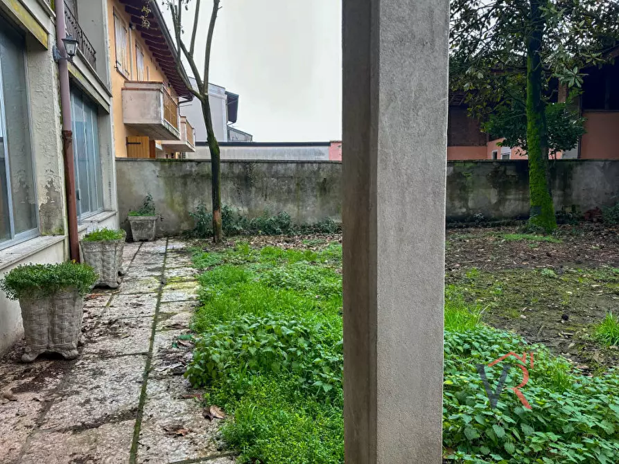 Immagine 16 di Palazzo in vendita  a Orzivecchi