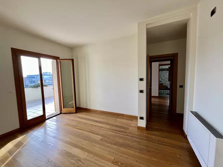 Immagine 53 di Attico in vendita  in VIA ROMA 141 a Olbia