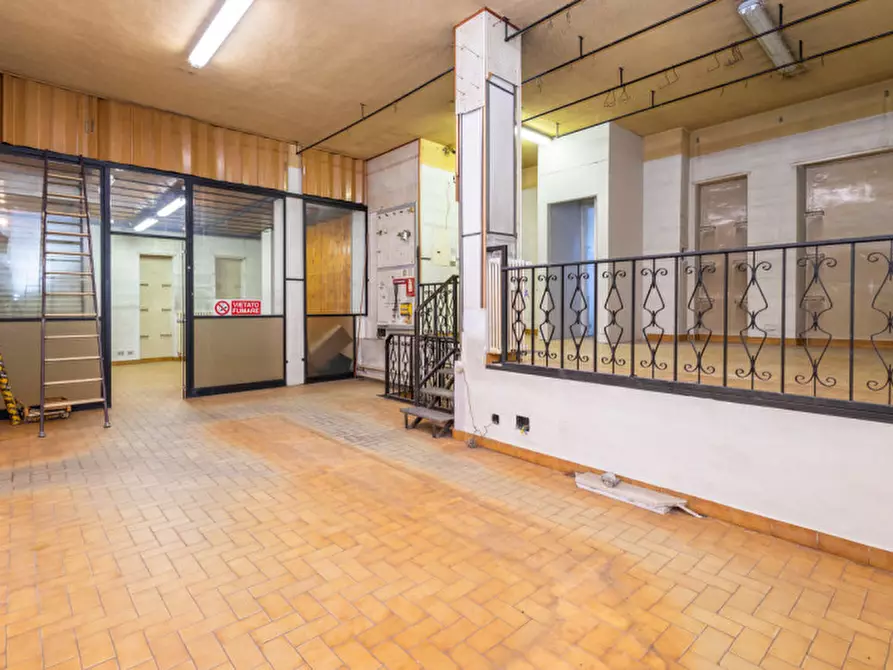 Immagine 3 di Negozio in vendita  in Corso Casale 442 a Torino