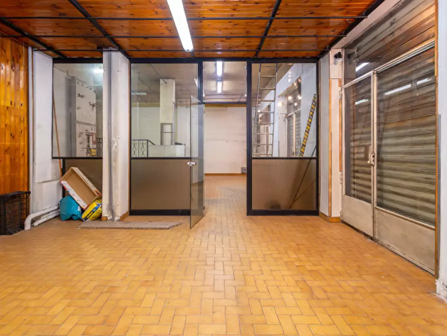 Immagine 4 di Negozio in vendita  in Corso Casale 442 a Torino