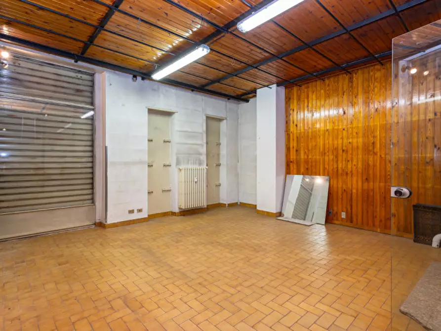 Immagine 5 di Negozio in vendita  in Corso Casale 442 a Torino