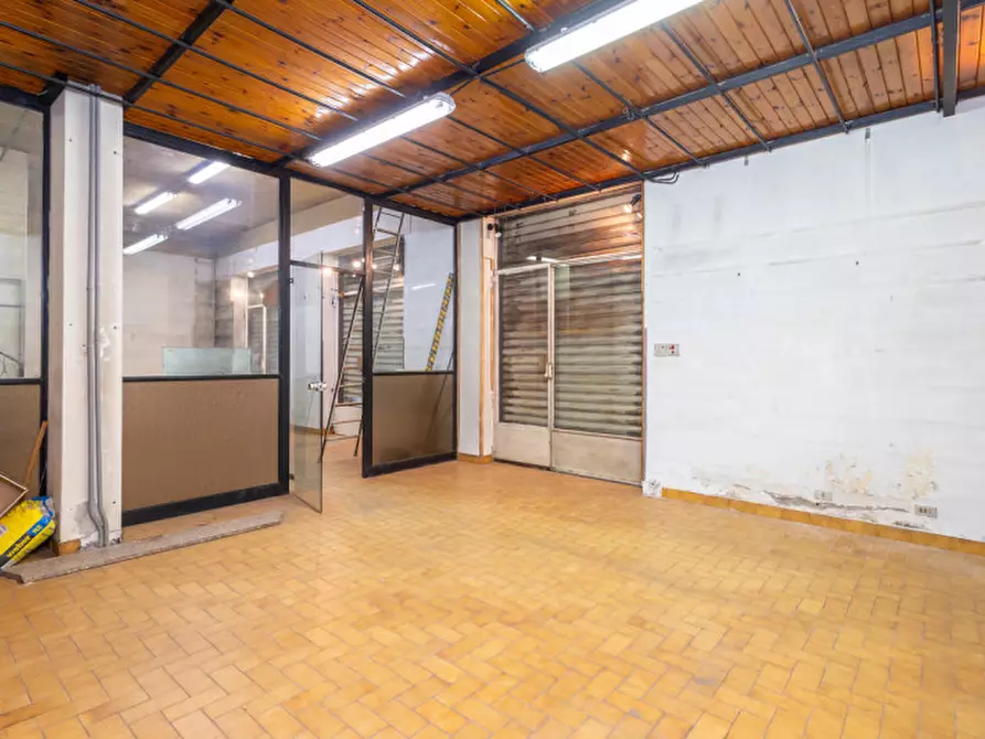 Immagine 6 di Negozio in vendita  in Corso Casale 442 a Torino