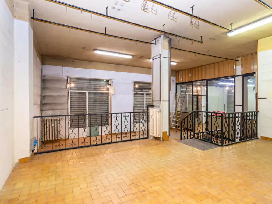Immagine 9 di Negozio in vendita  in Corso Casale 442 a Torino