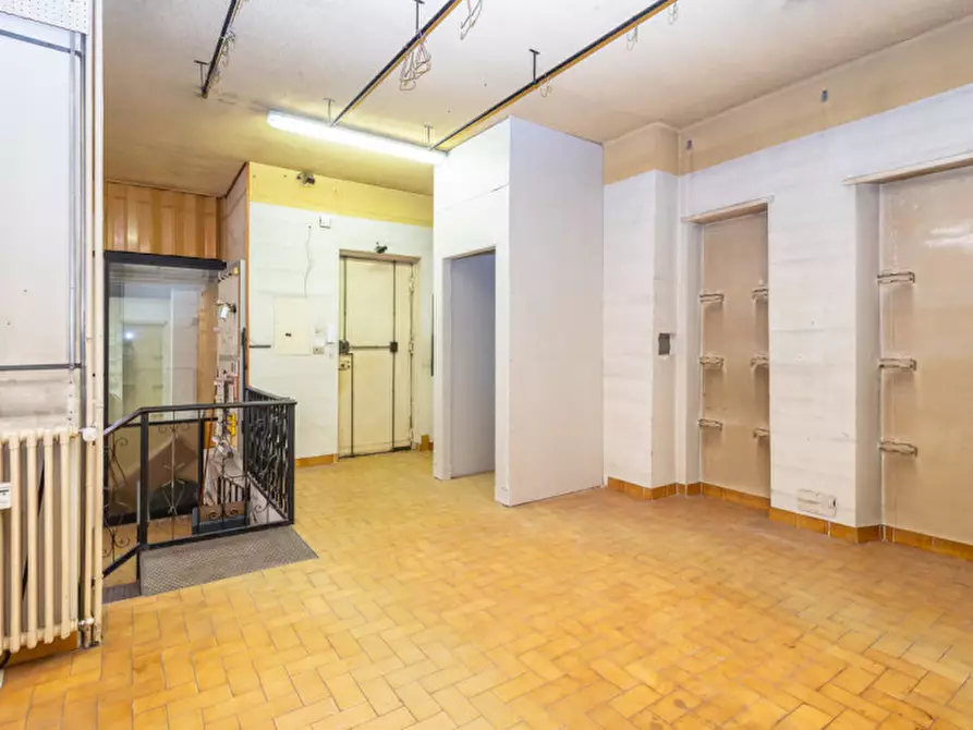 Immagine 10 di Negozio in vendita  in Corso Casale 442 a Torino