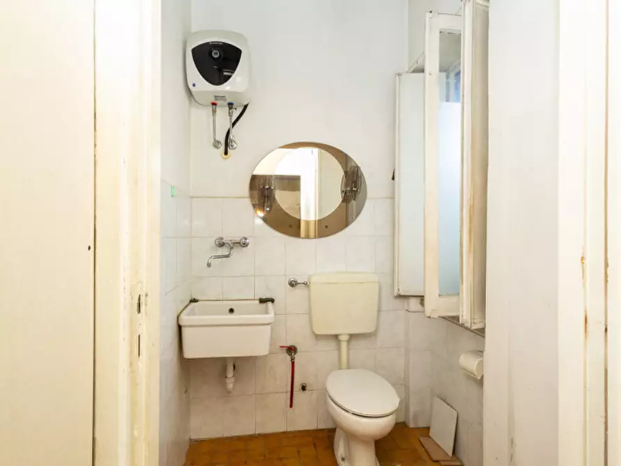 Immagine 13 di Negozio in vendita  in Corso Casale 442 a Torino