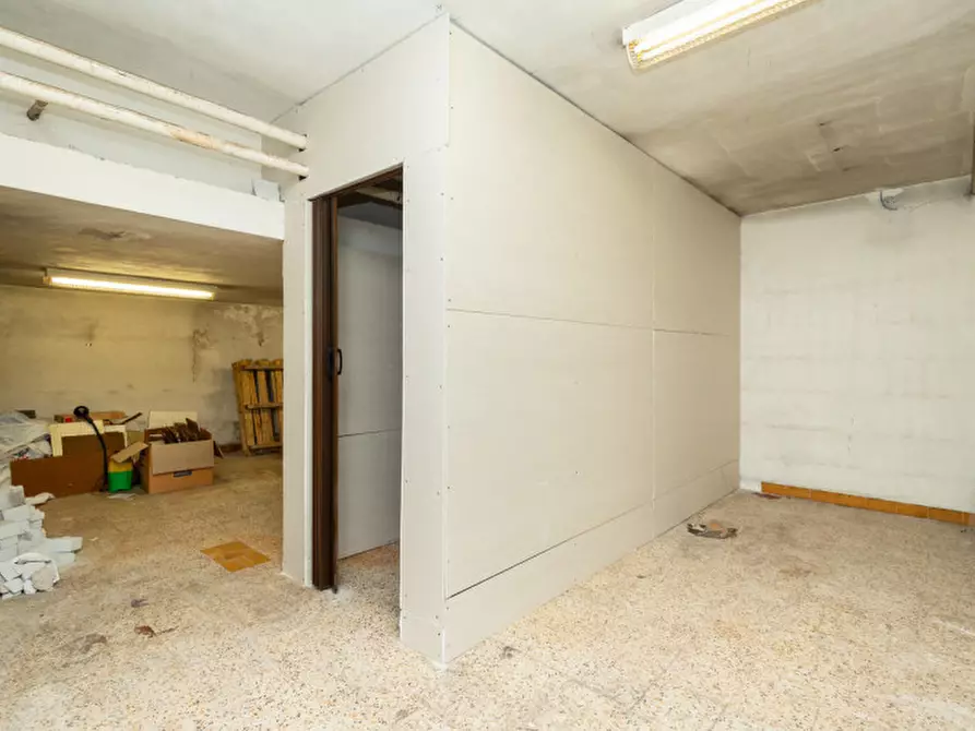 Immagine 16 di Negozio in vendita  in Corso Casale 442 a Torino