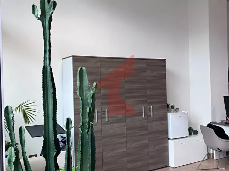 Immagine 2 di Negozio in vendita  in via koch a Parma