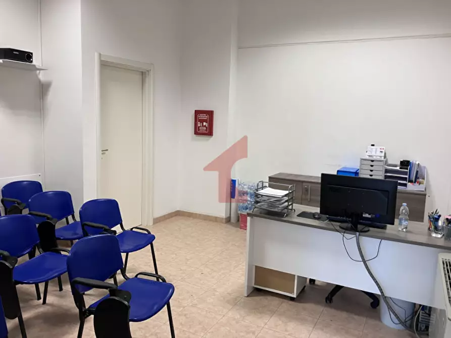 Immagine 4 di Negozio in vendita  in via koch a Parma