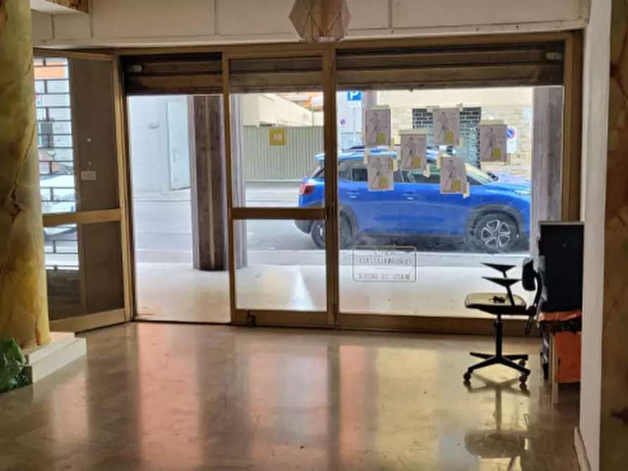 Immagine 1 di Negozio in affitto  in VIA DEL GHIRLANDAIO a Firenze