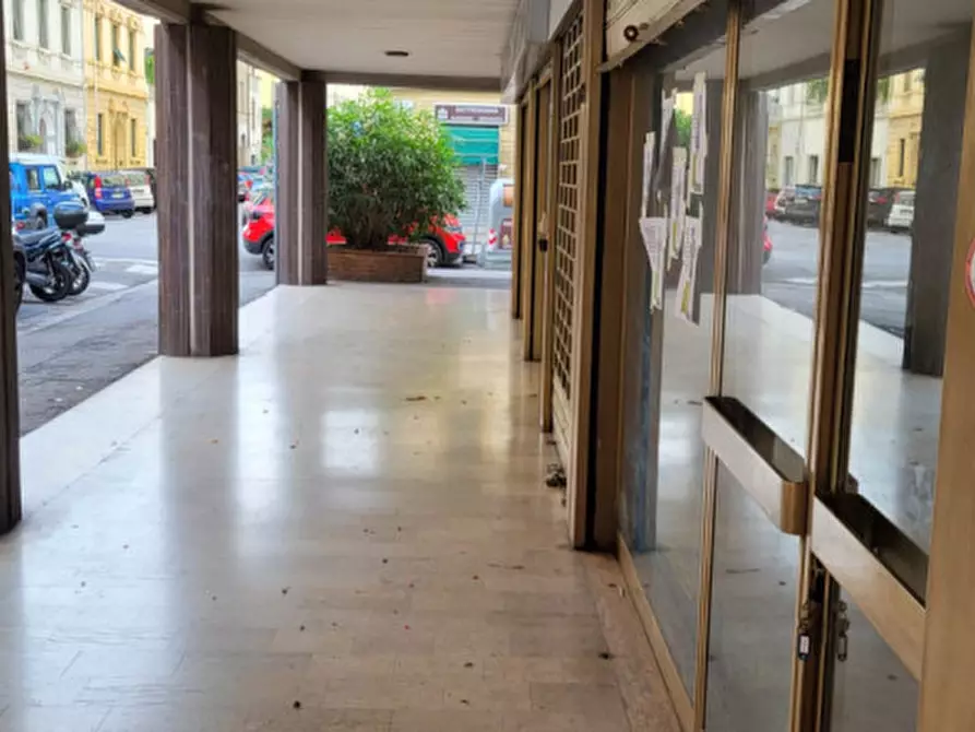 Immagine 2 di Negozio in affitto  in VIA DEL GHIRLANDAIO a Firenze