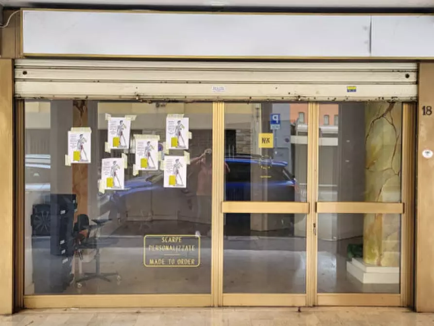 Immagine 4 di Negozio in affitto  in VIA DEL GHIRLANDAIO a Firenze