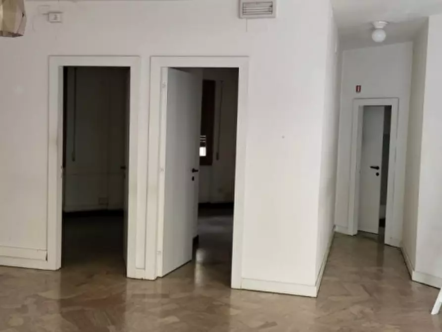 Immagine 11 di Negozio in affitto  in VIA DEL GHIRLANDAIO a Firenze