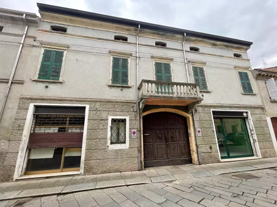 Immagine 4 di Palazzo in vendita  a Gualtieri