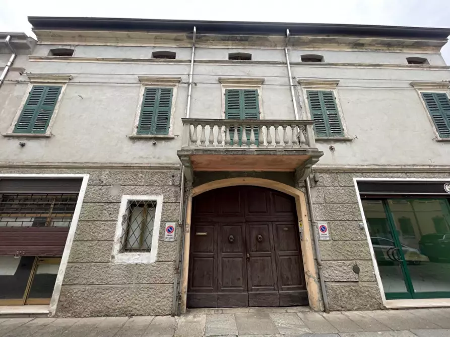 Immagine 5 di Palazzo in vendita  a Gualtieri