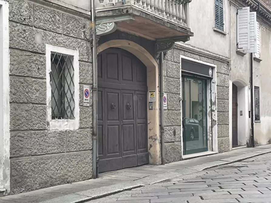 Immagine 6 di Palazzo in vendita  a Gualtieri