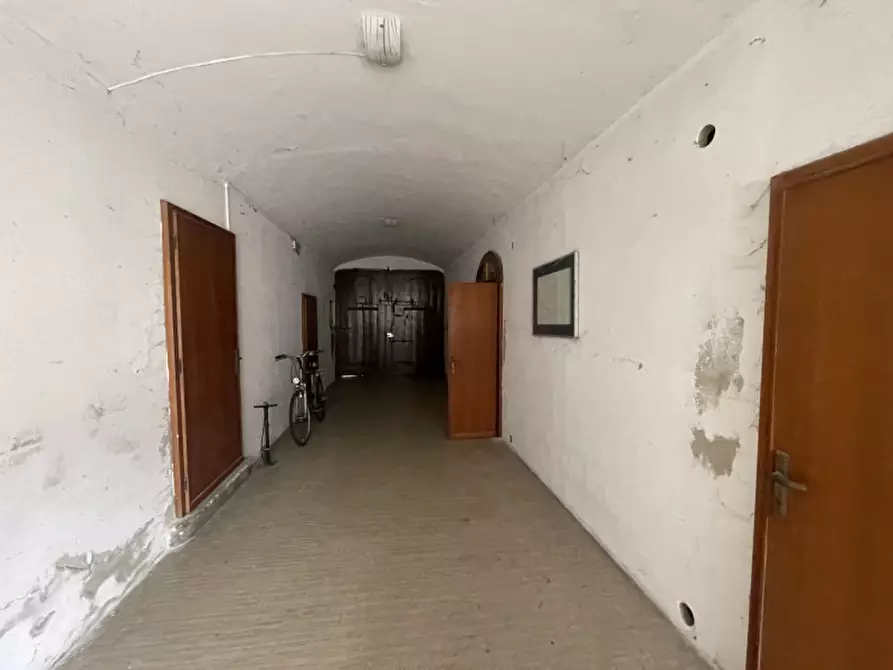 Immagine 7 di Palazzo in vendita  a Gualtieri