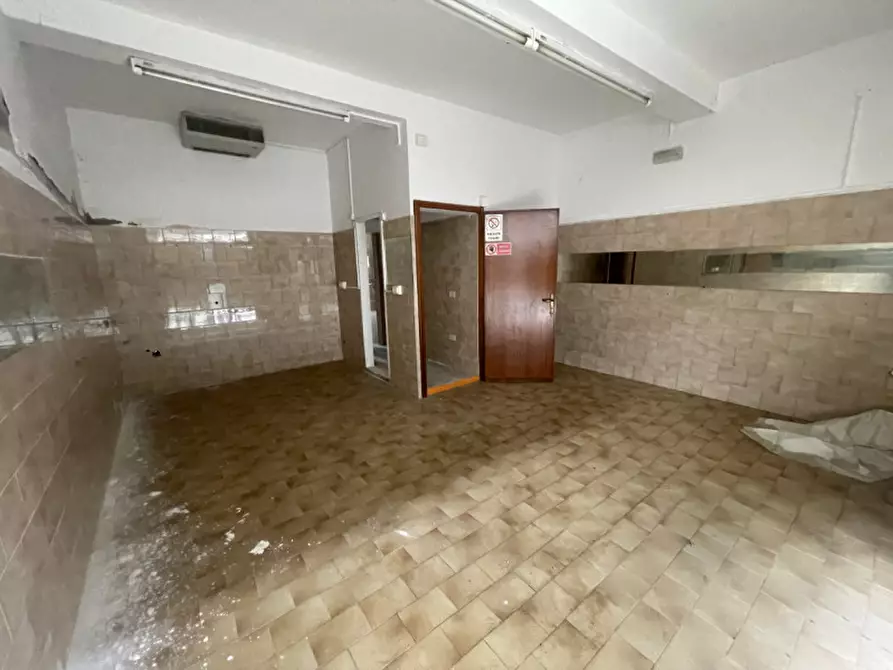 Immagine 9 di Palazzo in vendita  a Gualtieri