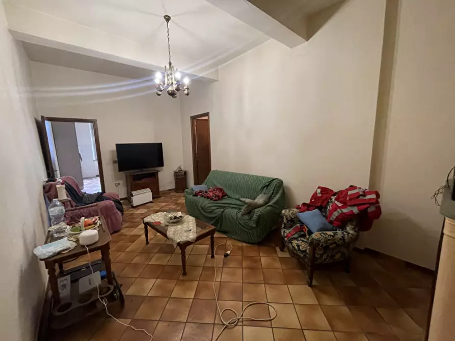 Immagine 25 di Palazzo in vendita  a Gualtieri