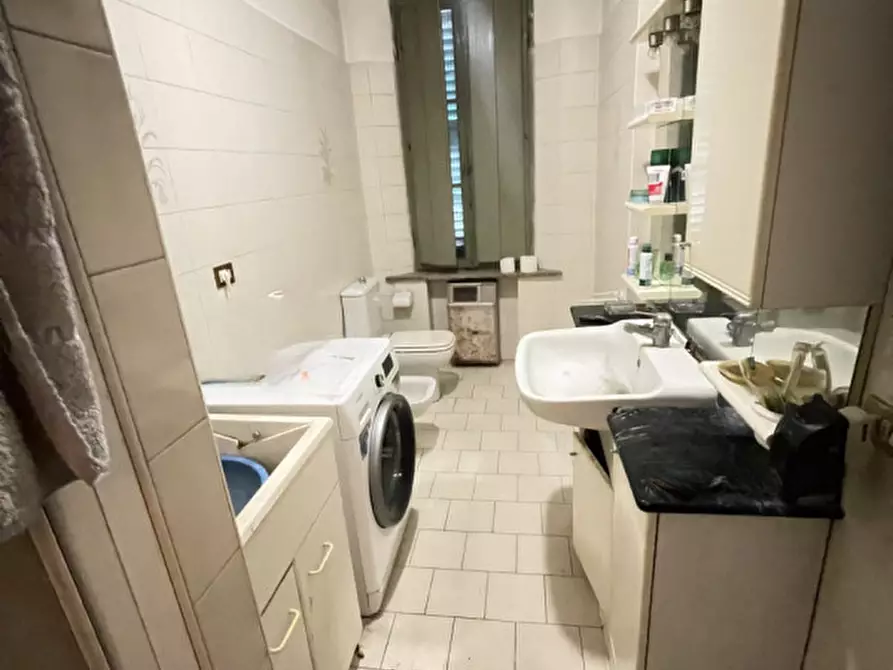 Immagine 26 di Palazzo in vendita  a Gualtieri