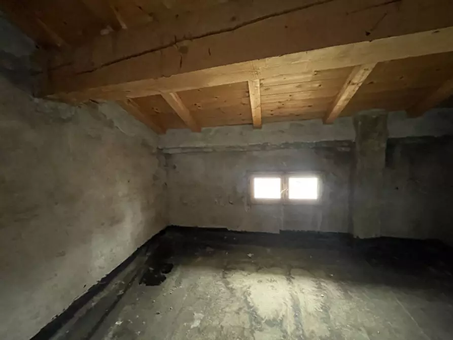 Immagine 30 di Palazzo in vendita  a Gualtieri