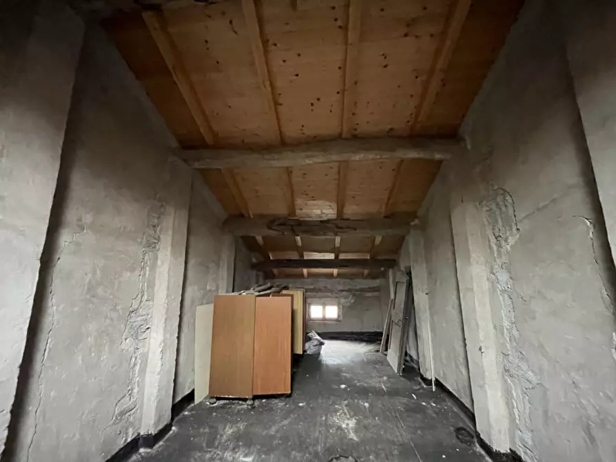 Immagine 31 di Palazzo in vendita  a Gualtieri