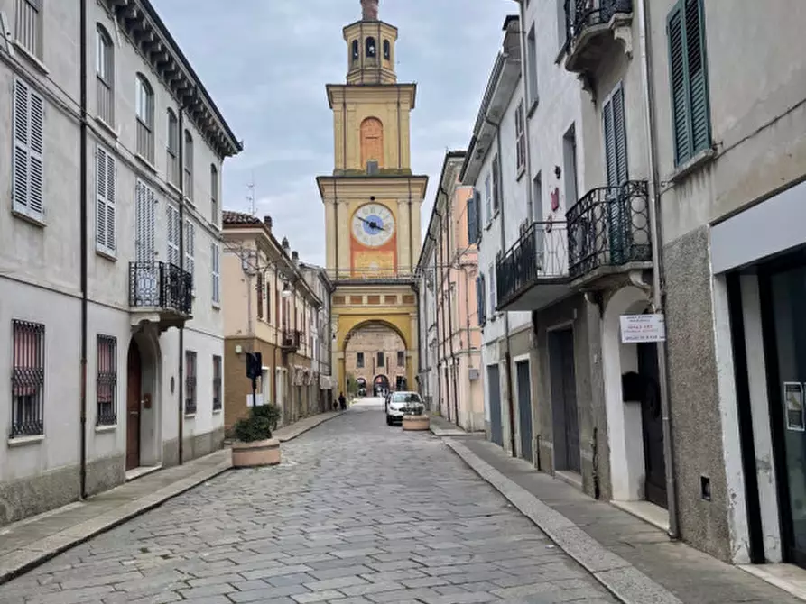 Immagine 35 di Palazzo in vendita  a Gualtieri